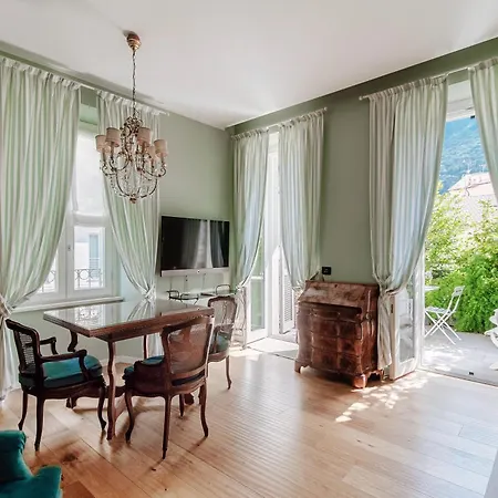 65 - The House Of Travelers * Como