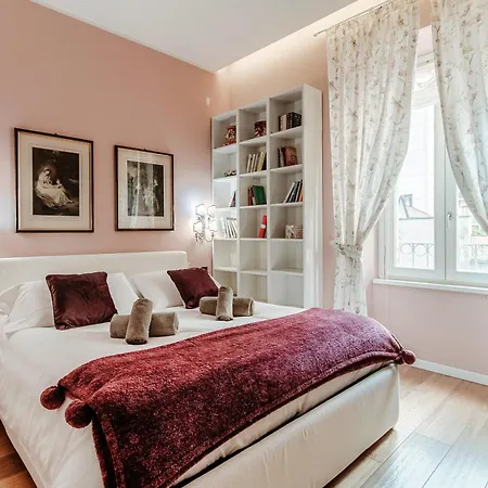 65 - The House Of Travelers * Como