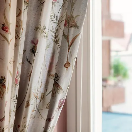 65 - The House Of Travelers Como