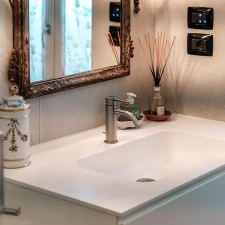 Apartment 65 - The House Of Travelers *