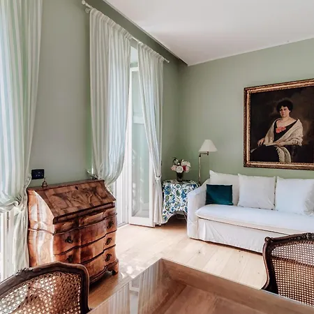 65 - The House Of Travelers Como