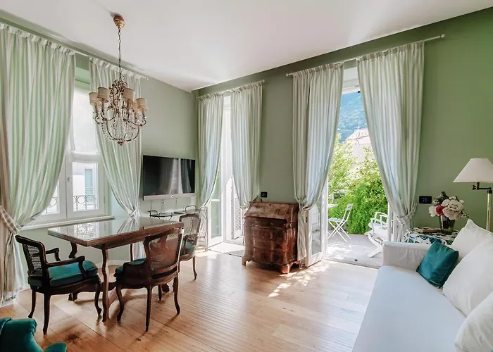 65 - The House Of Travelers Apartman *