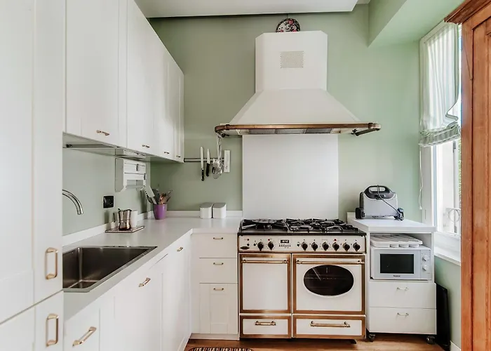 65 - The House Of Travelers Como