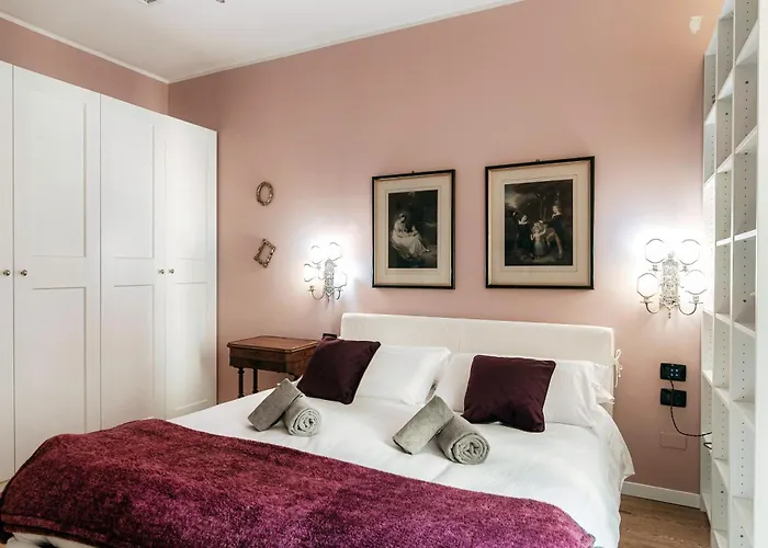 65 - The House Of Travelers Como