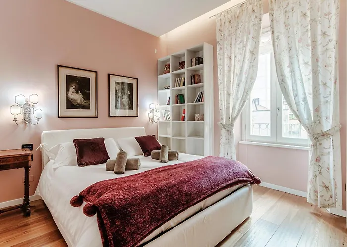 65 - The House Of Travelers * Como