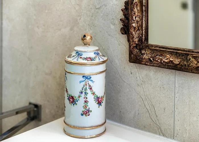 65 - The House Of Travelers Apartman *