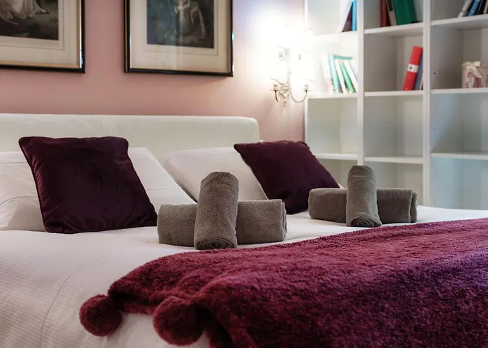 65 - The House Of Travelers * Como