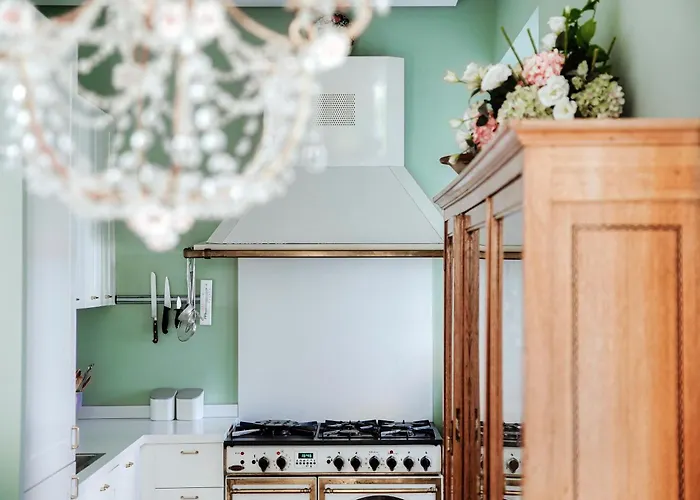 65 - The House Of Travelers Apartman *