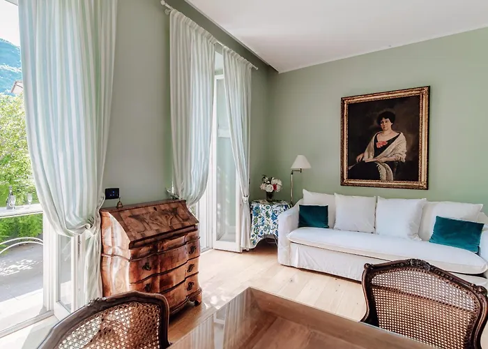 65 - The House Of Travelers Como