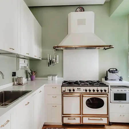 65 - The House Of Travelers Como