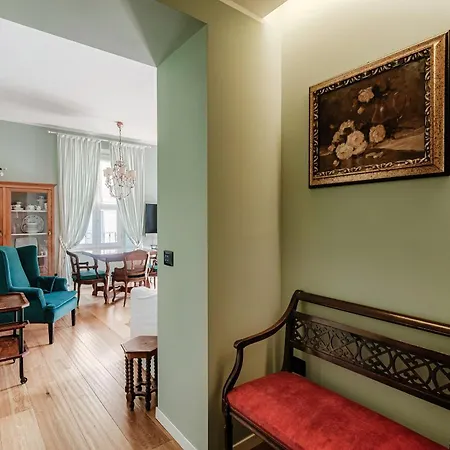 65 - The House Of Travelers Como