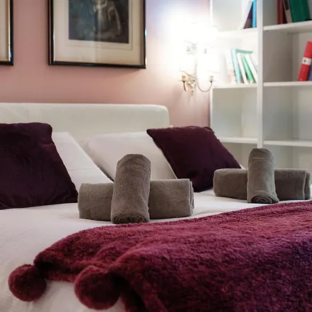 65 - The House Of Travelers * Como